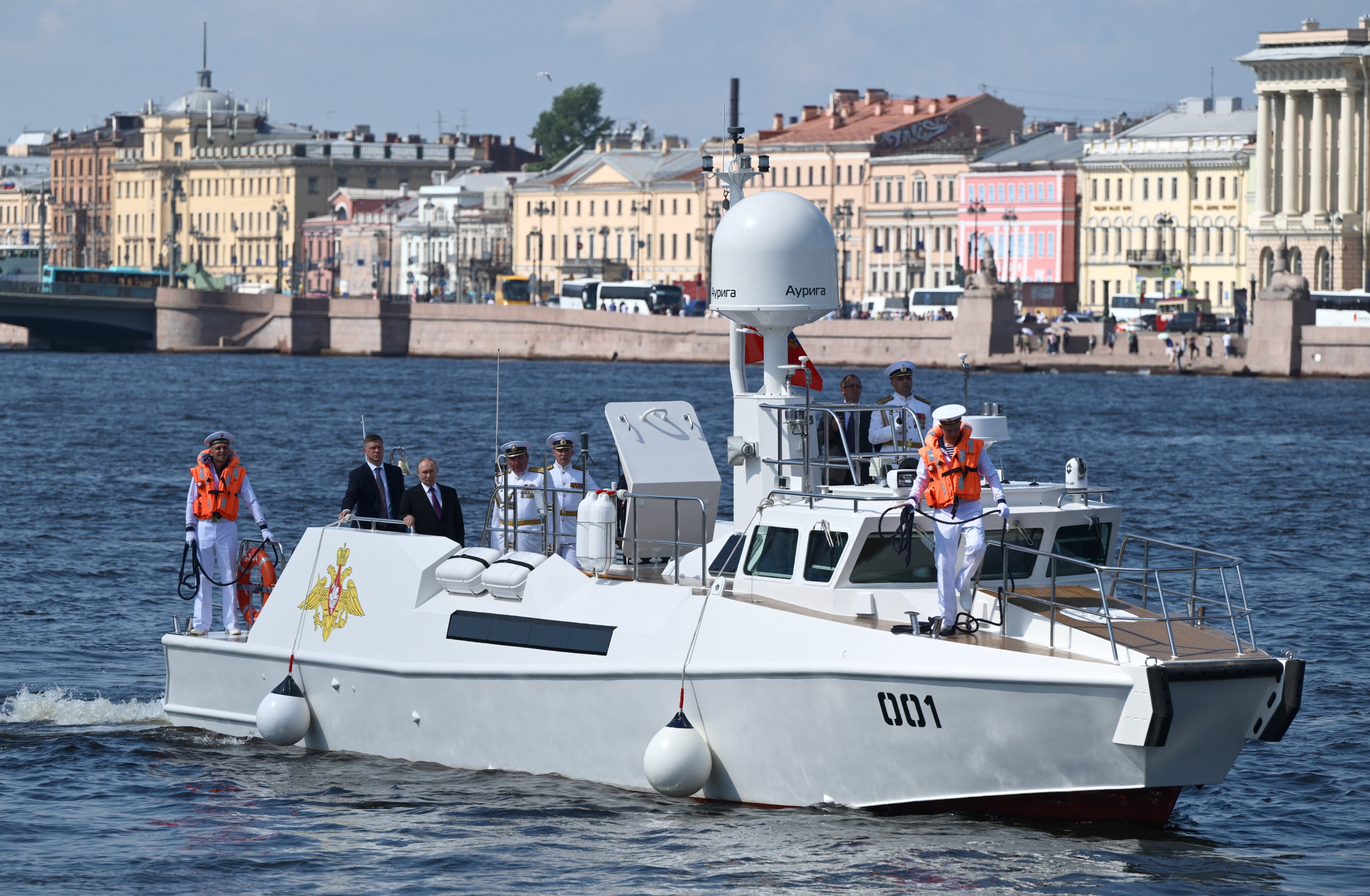 ウクライナ、ロシア第2の都市サンクトペテルブルクをドローン攻撃　海軍の日パレード中止　空港が一時閉鎖