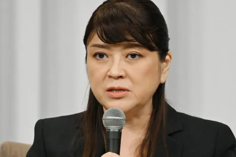 ジュリー氏が語ったSMAP公開処刑の真相 中居の｢明るい感じでやりたい｣との提案をメリー氏が却下､スーツの5人が頭を下げる異様な光景に