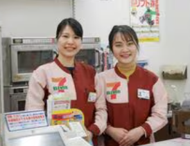 人手不足で　外国人のコンビニ店員が増加　現在8万人（画像あり）