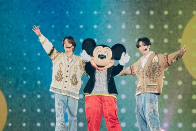 ミッキーマウス　ディズニーランドから離れる