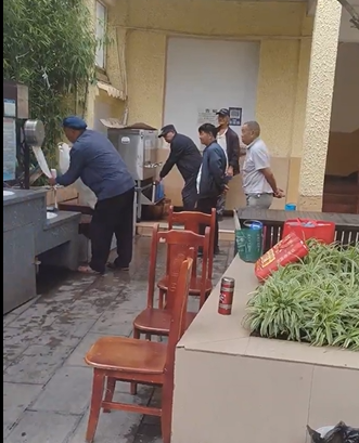 中国人、公衆トイレからペーパーを大量に盗む