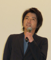 映画「バトル・ロワイアル」の脚本家「1人セリフ覚えの悪い奴がいてねー、いま選挙活動してるけどw」