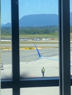 盗んだ飛行機で空港上空旋回