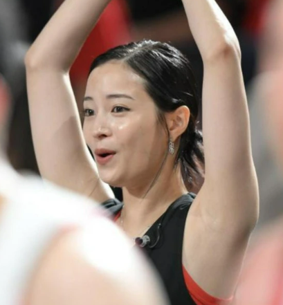 【芸能】女優・広瀬すず、バスケ日本代表戦の会場にまたも降臨！　肩だし黒衣装　ネット騒然「オーラが違う」「とにかく可愛い」