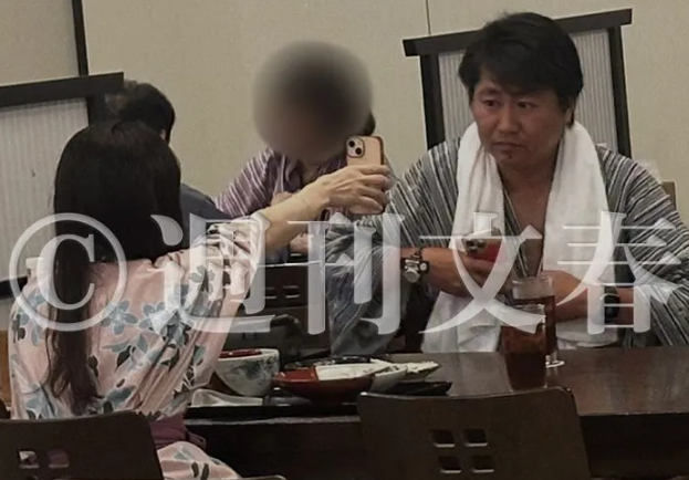 【文春】《妻は里帰り出産中》参政党ナンバー2国会議員（36）が期日前不倫「ロングヘア女性と浴衣姿で同じ部屋に一晩…」