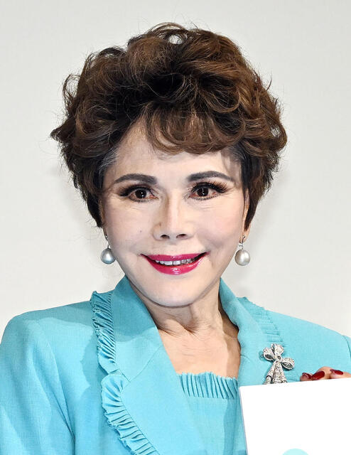 デヴィ夫人「帰化申請をして9カ月…未だ許可降りない。朝鮮人には許可降りてるのに自民党の謀略かな」