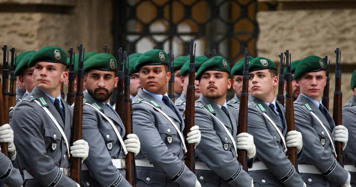 【独】ドイツ18歳男性の徴兵検査義務復活へ 若い女性は任意で回答