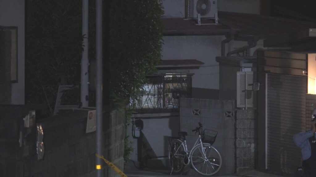 ベッドで首が切断された67歳女性の遺体　同居する無職の36歳長男を殺人の疑いで緊急逮捕