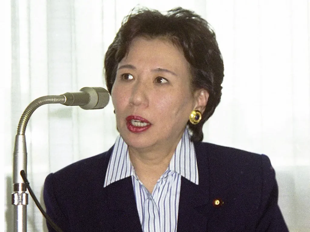 【田中真紀子】……これ言った後だよね。目白御殿が燃やされたの