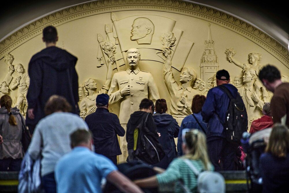 ロシアでスターリンが復権、急速に再評価－弾圧や検閲・密告も再来