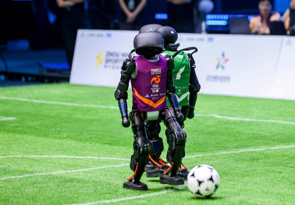 中華ロボットのサッカーの試合