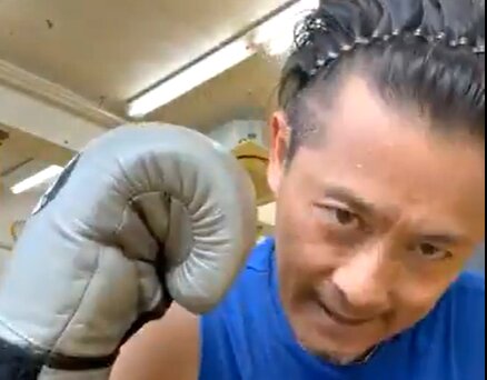 元TOKIO山口達也が“キレキレ蹴り＆パンチ”！「身体能力半端ない」プロ格闘家も驚愕