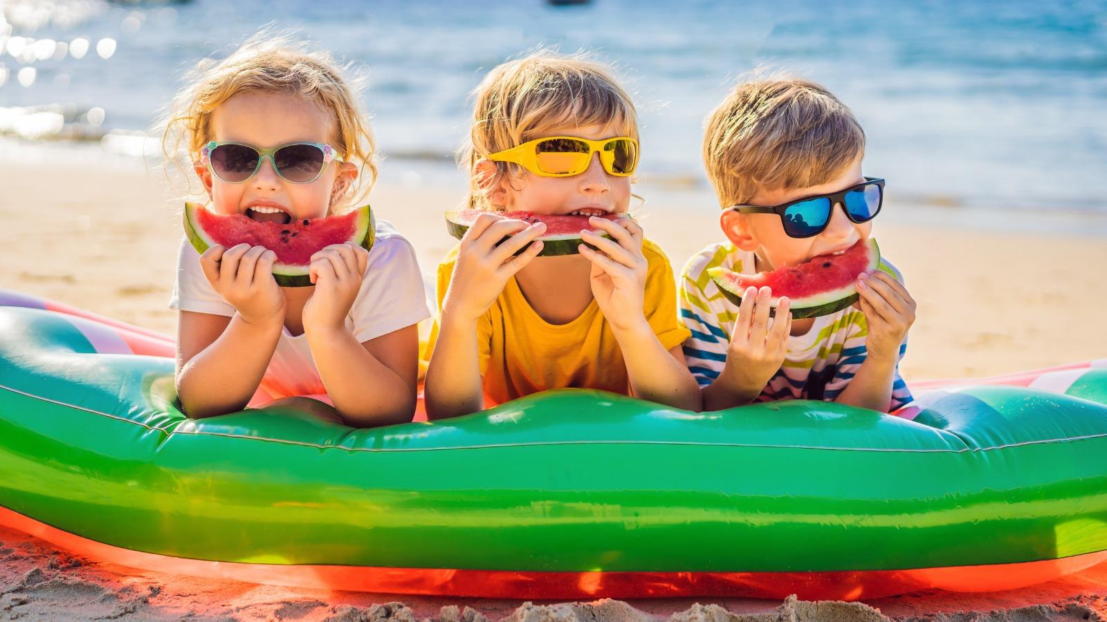 夏休み 旅行などの予算 1世帯平均 初の10万円超 民間調査　「お金を使う人と使わない人の二極化が鮮明になっている」