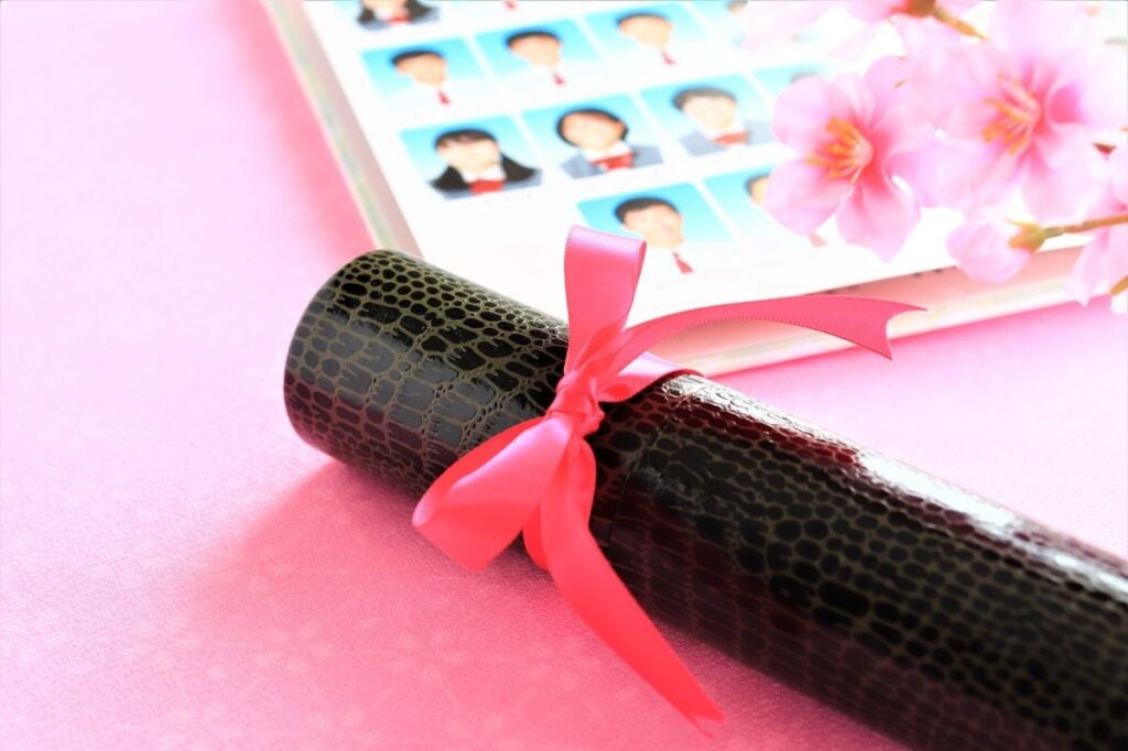 恋心が再燃する卒アル萌え経験者は3割超「卒アルきっかけで結婚」した人のまさかの割合も明らかに