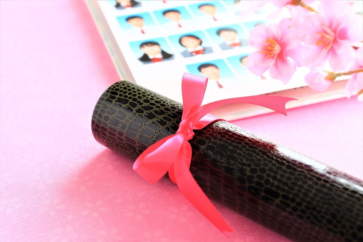 恋心が再燃する卒アル萌え経験者は3割超「卒アルきっかけで結婚」した人のまさかの割合も明らかに