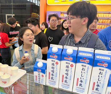 明治「おいしい牛乳」、中国で高級牛乳として発売