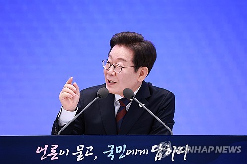 李大統領「過去の歴史問題を清算できず苦しんでいる。日本も苦しんでいるのではないか」