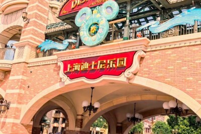 東京ディズニーランドではほぼ起きない「列への割り込み」、なぜ上海ディズニーランドでは多いのか