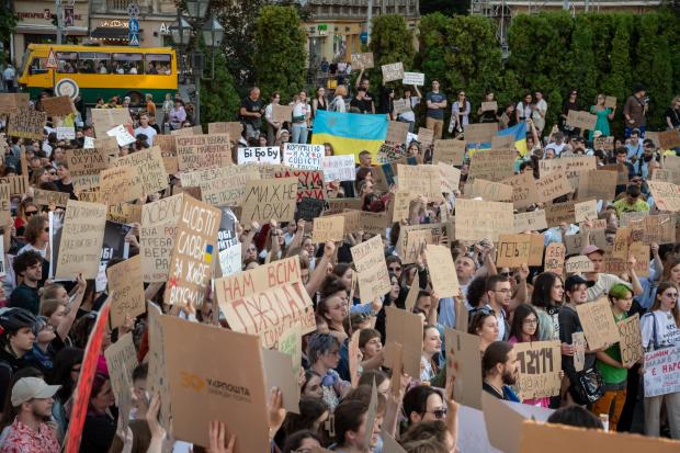汚職捜査弱体化に抗議1万人超　ウクライナ、政権基盤に動揺