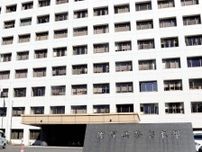 玄関開けたら外国人風の男が「お金」「財布見せろ」と切りつけ逃走、女性２人死傷
