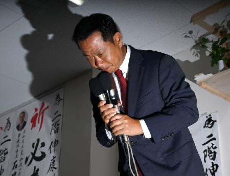 「王国」落日、二階氏涙こらえ支援者に深々と頭を下げる。媚中政治家は不要という世論が鮮明に