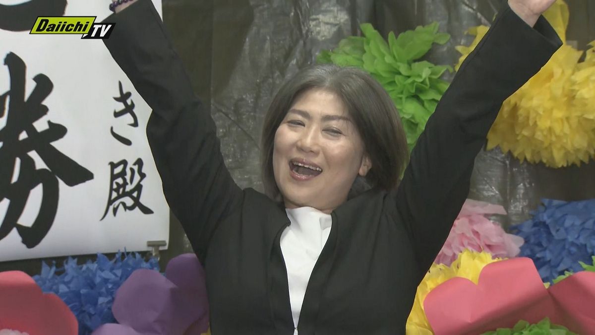 田久保市長、本日昼に非常口からこっそりから退庁w