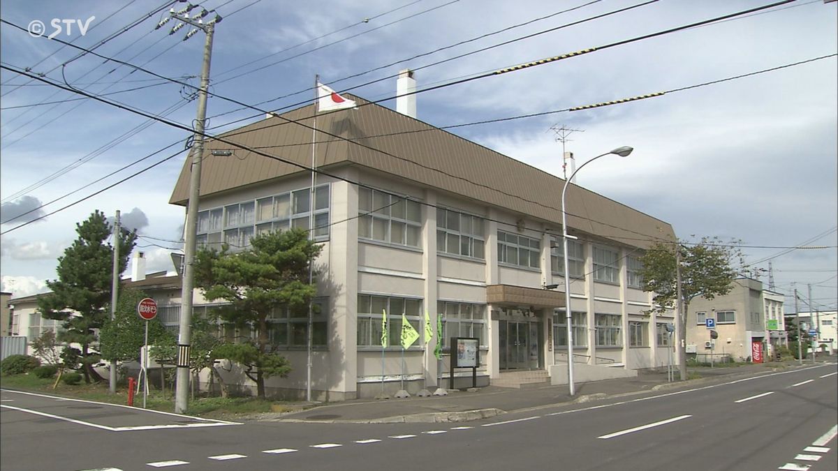 約300キロのかご網が落下「ワイヤーが切れて下敷きに」68歳男性が病院搬送　ホタテ稚貝の養殖作業中