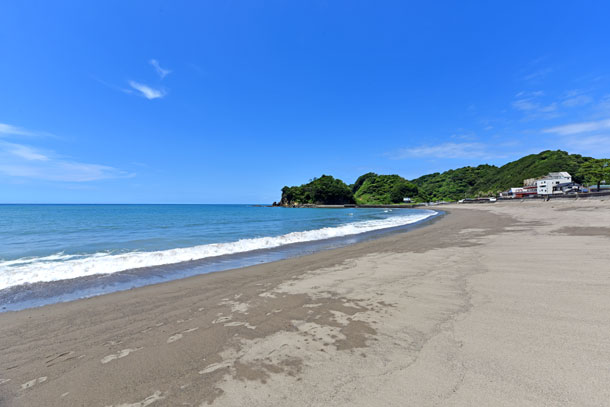 【酒】西伊豆で海水浴の男性、沖合に浮く　搬送先の病院で死亡確認　飲酒か