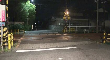 運転士「人が列車の正面に…」踏切で14歳男子中学生が急行電車にはねられ死亡