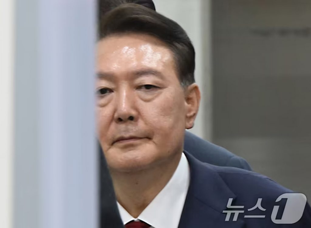 韓国・尹錫悦前大統領、エアコンなしの独房に収監…初の食事は「ミニチーズパン」など200円程度？