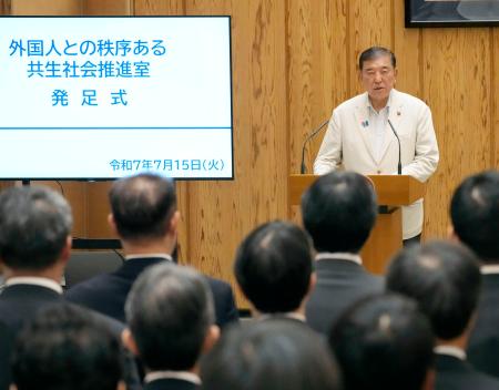 首相、外国人在留管理適正化へ対処指示
