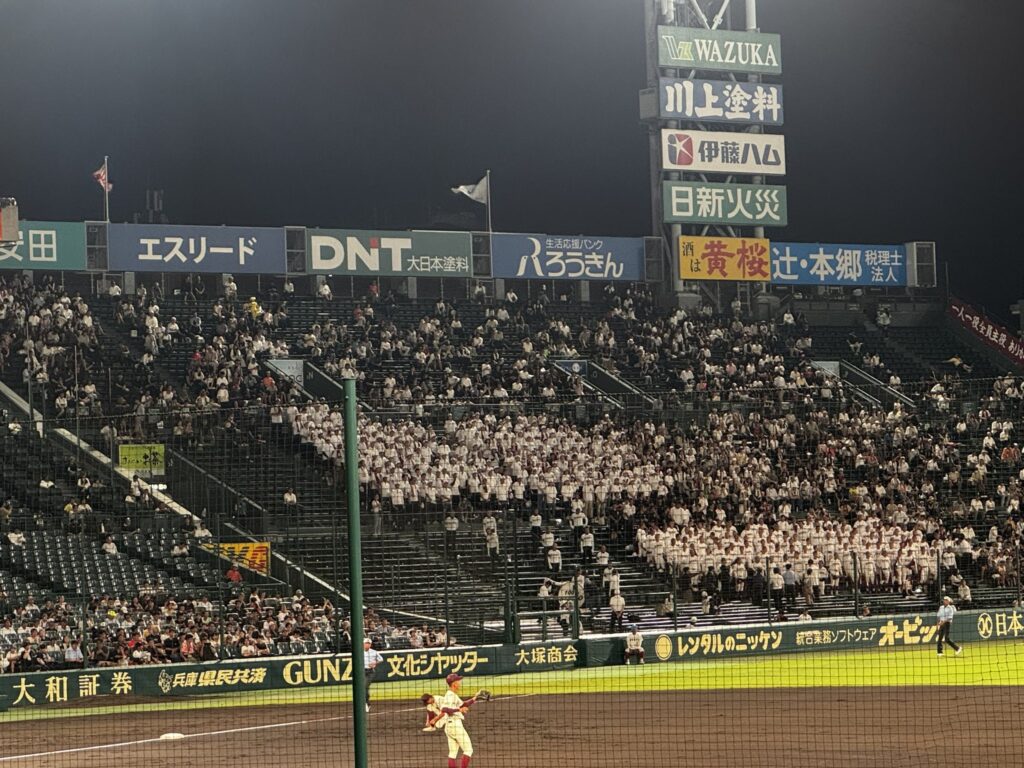 【悲報】甲子園出場の広陵高校…何故か応援席に応援団と吹奏楽団いない異例の事態wwwwww