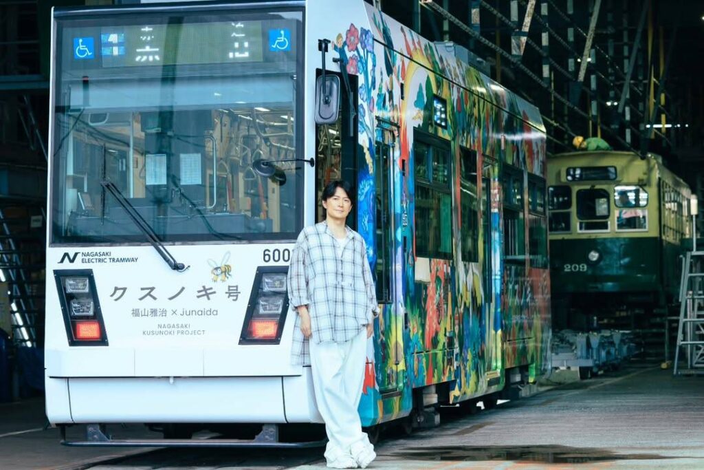 被爆2世・福山雅治が平和と長崎に込めた思い クスノキ号と2ショットに「長崎を誇りに思う行動」