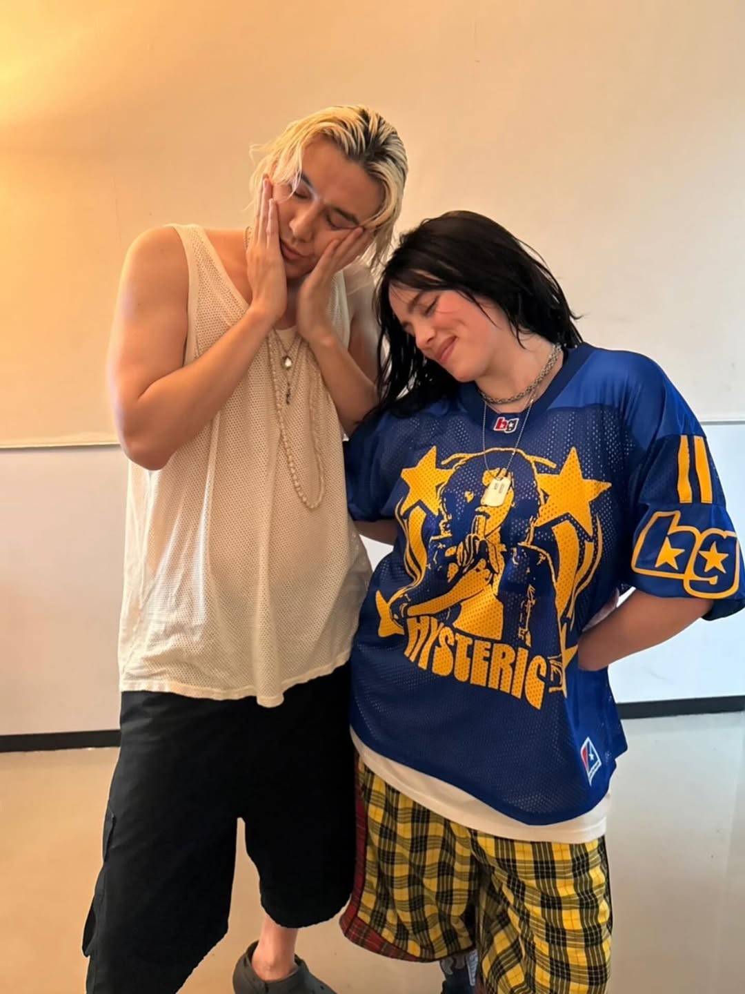【音楽】〝奇跡〟の2ショット！ビリー・アイリッシュ＆藤井風にファン歓喜「瞳を閉じて魂感じあってるの?」「可愛すぎる」の声