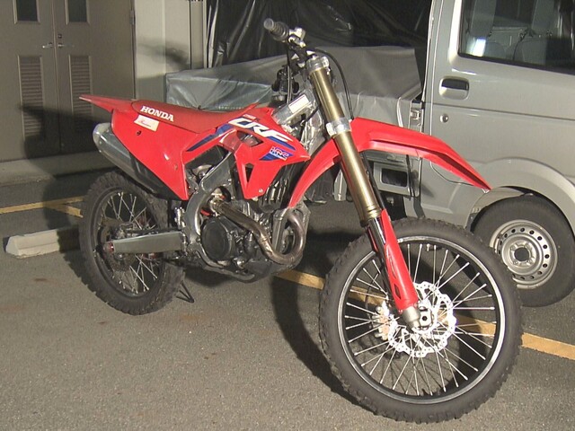 【愛知】交差点を直進したバイクが右折してきた軽トラにはねられる バイクの10代後半くらいの男性が意識不明の重体