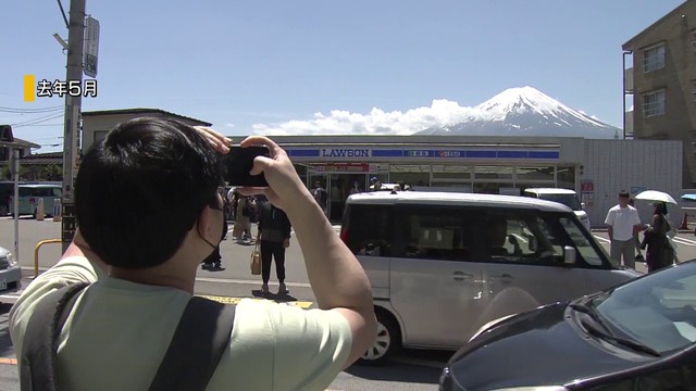 【山梨】なぜ？「コンビニ富士山」に再び幕も…高さは半分 聞けば納得の理由とは