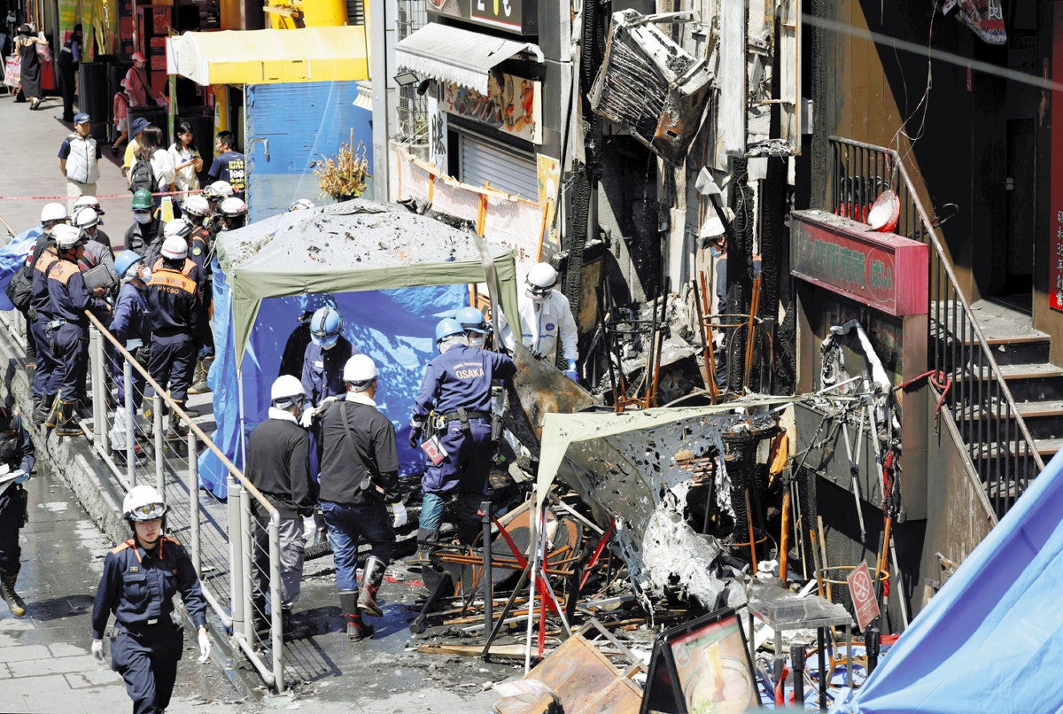 消防官二名殉職の道頓堀火災　鎮火後の実況見分進む　火元や安全管理を中心に捜査