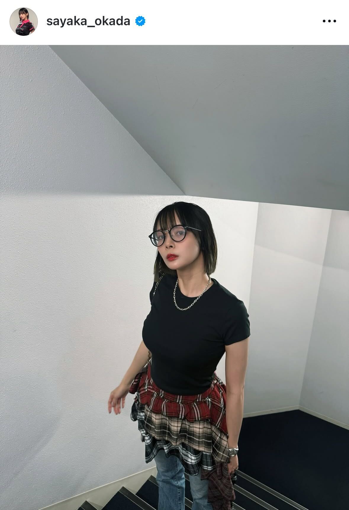 【芸能】「役満ボディー」岡田紗佳、ボディーライン強調“ピタピタ”黒Ｔシャツ姿に「ナイスボディ」「スタイル最強すぎ」