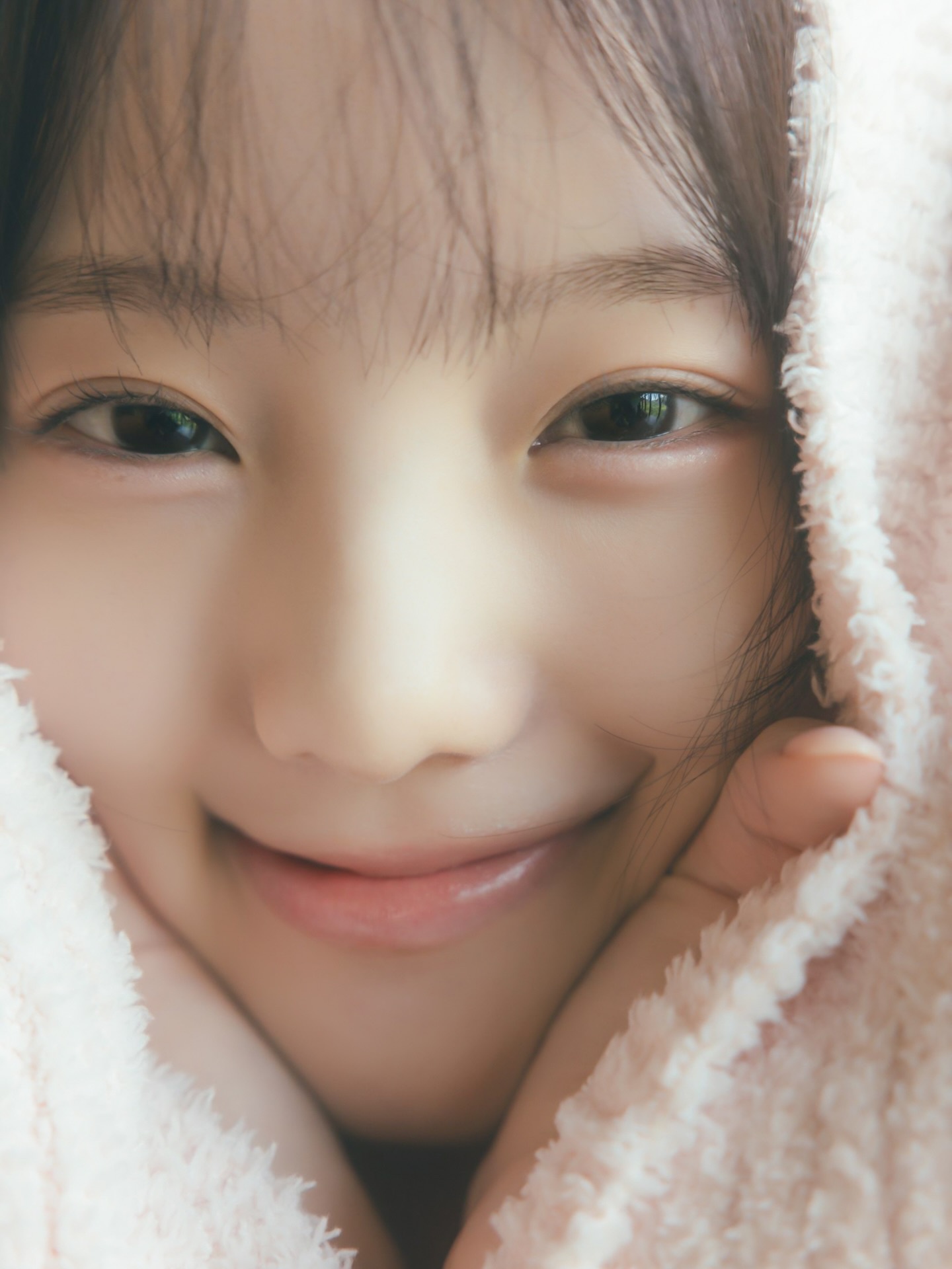 本田真凛、写真集の未公開カットラスト公開に「ドアップでこの可愛さ！」「鬼可愛い」「天使かよ」「破壊力半端ない」の声