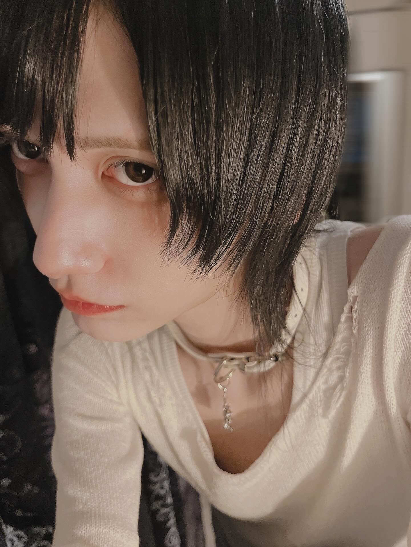 イエモン吉井和哉の23歳息子、2年ぶり黒髪イメチェンに反響「美しさがより際立つ」「色気が増しますね」