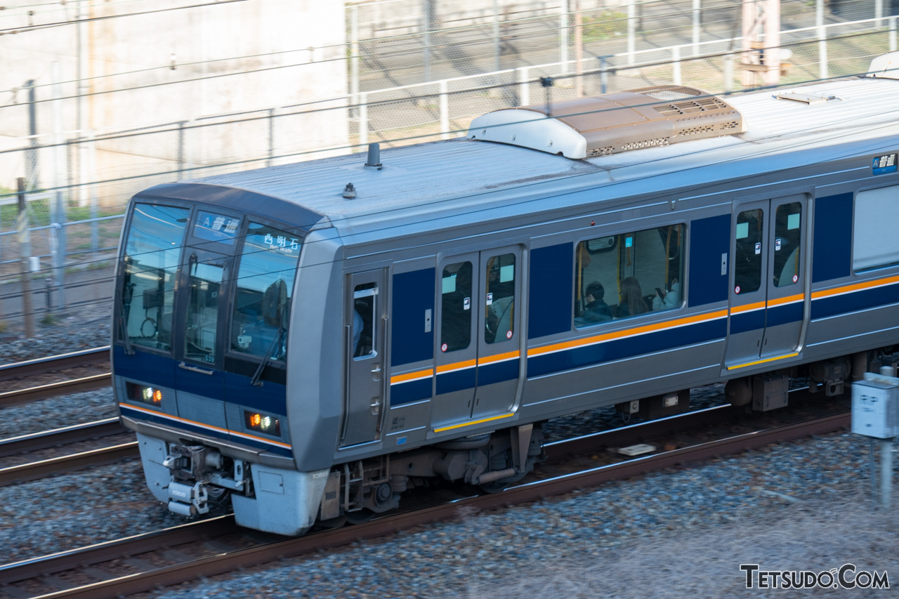 JR西、ロングシート車両に有料座席