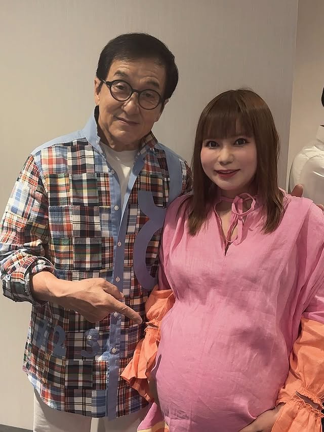 双子妊娠中の中川翔子、ジャッキー・チェンと再会し感激「おなか撫でてくださった！」