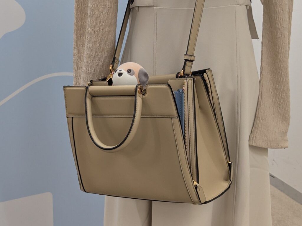 シャープ、対話型AIロボ「ポケとも」発表　本体価格は“4万円切り”　20～30代女性がターゲット
