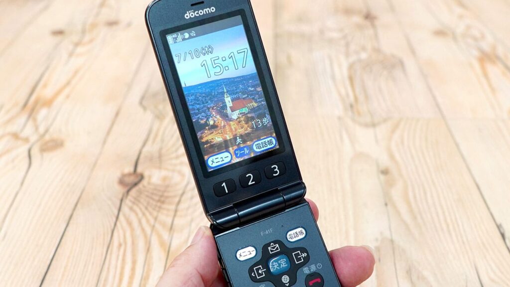 【通信】高齢者も安心！　ドコモから4G対応「らくらくホンF-41F」最新機種が発売　［3G終了対策］