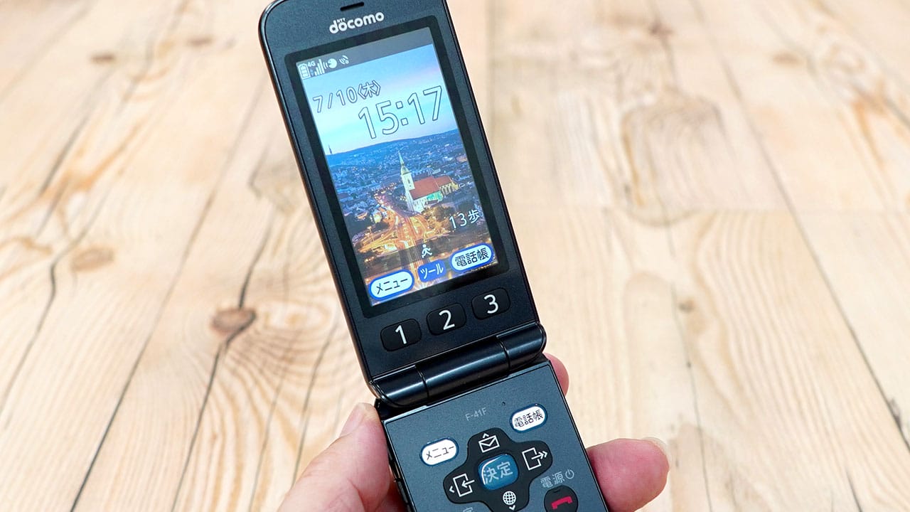【通信】高齢者も安心！　ドコモから4G対応「らくらくホンF-41F」最新機種が発売　［3G終了対策］