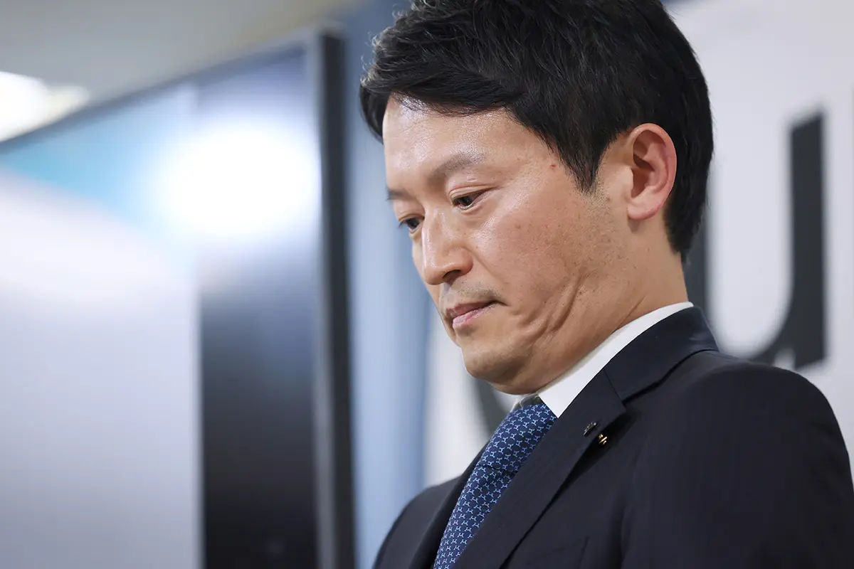 「なぜあげる必要が？」兵庫・斎藤知事　終戦記念日の甲子園での「黙祷写真」が波紋…県担当者は「プライベート」と詳細明かさず