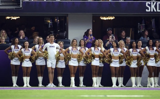【NFL】バイキングス男性チアリーダー採用にファンが反発。「男性が女性みたいに振る舞うのは嫌だ」の声　チームは擁護