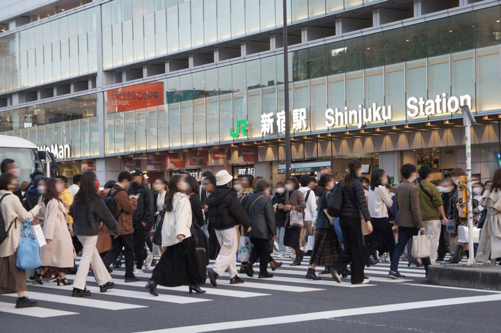 【SNS】「東京の人、乗り換えで歩きすぎ」地方から心配の声続出「田舎は5分でも車使う」「東京駅広すぎ」