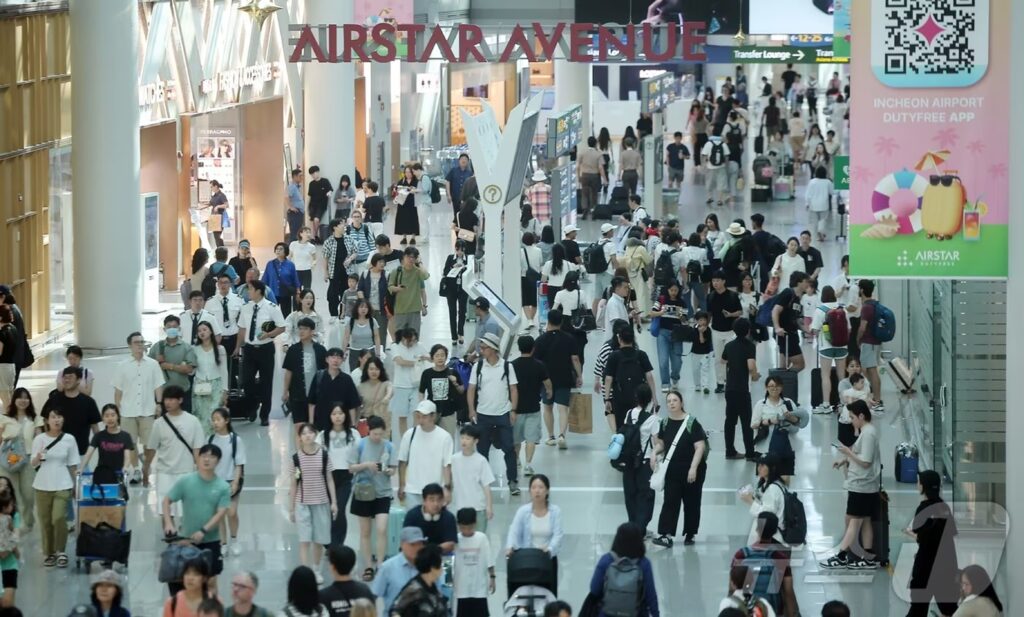 【まず借金返せ】 借金数百万円・韓国の学生「若さは戻らぬ。借金してでも欧州旅行」宣言…親も猛反対、ネット炎上