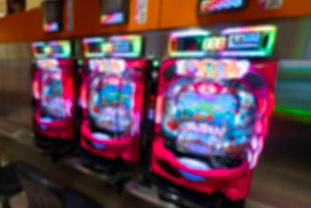 無職(47)、パチンコで負けた腹いせにコンビニの陳列棚を倒す